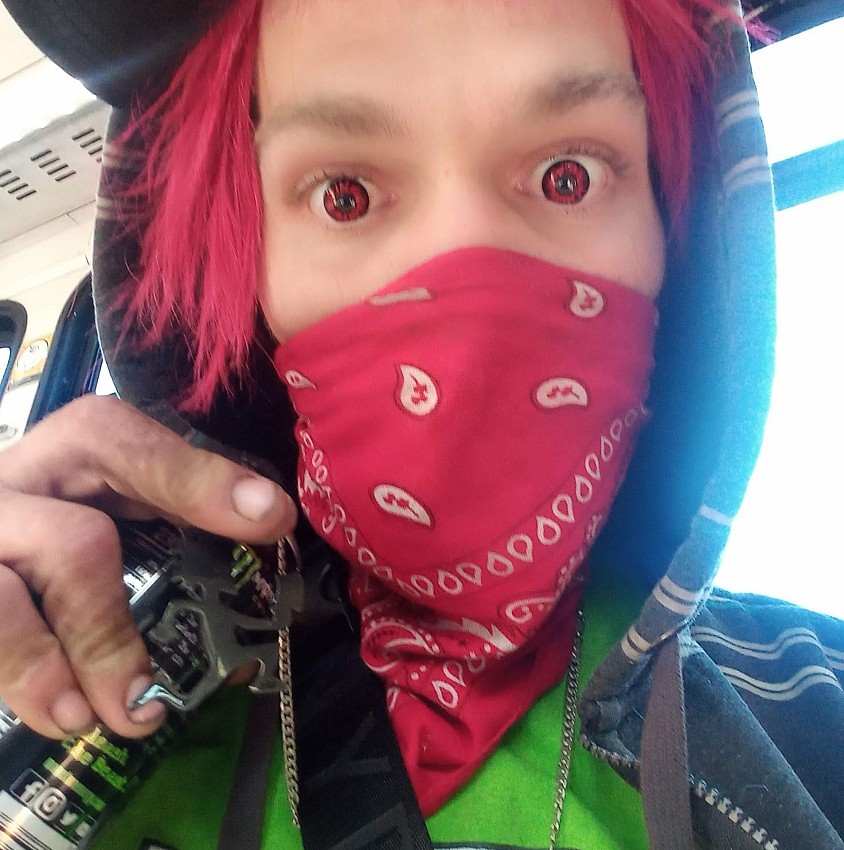 0N3R1 WITH RED BANDANA OVER FACE RED CONTACT LENSES IN HIS EYES,, RED HAIR. AND THROWING UP HIS HATCHETMAN CHAIN